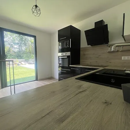 72m2 Avec Piscine Apartmán *
